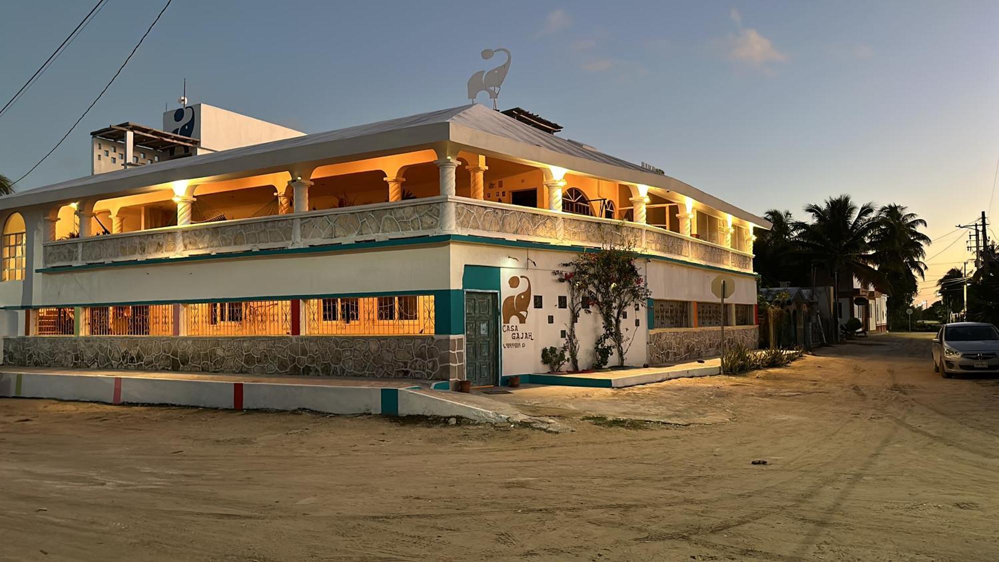Casa Gajah Hotel Cuyo Bagian luar foto
