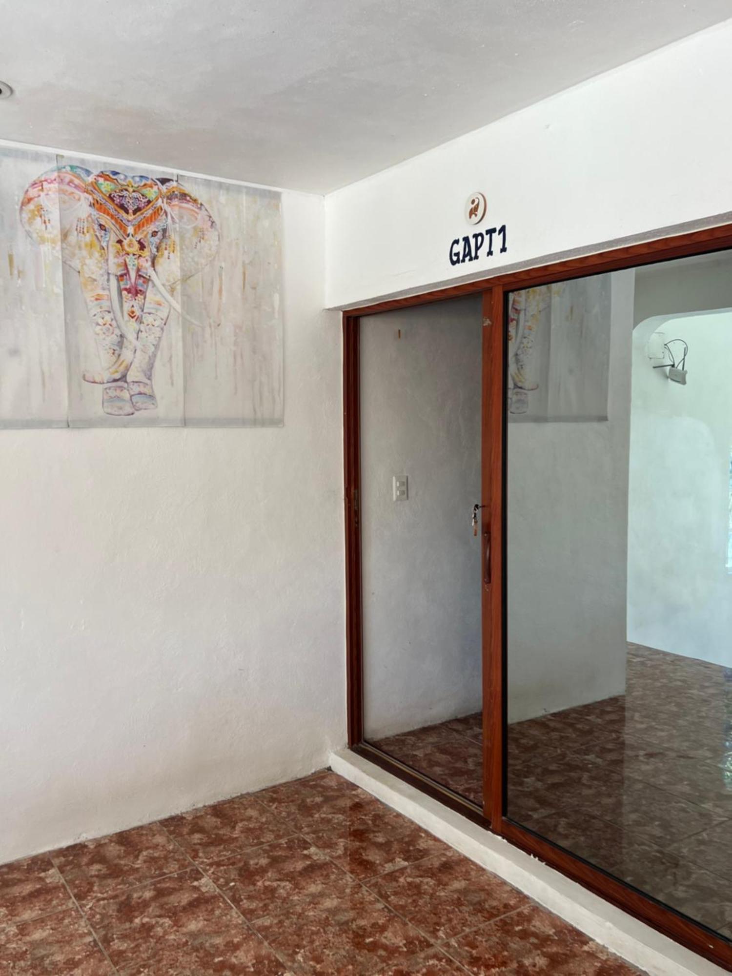 Casa Gajah Hotel Cuyo Bagian luar foto
