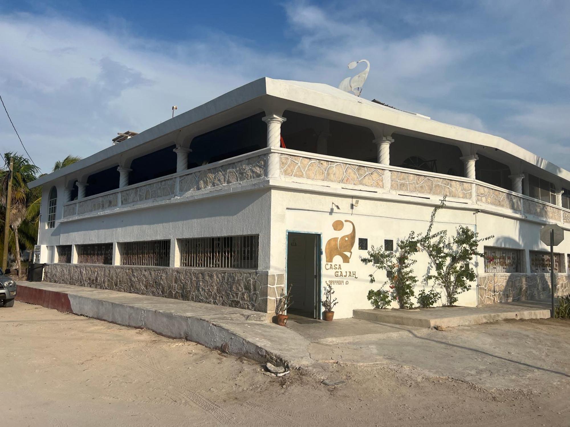 Casa Gajah Hotel Cuyo Bagian luar foto
