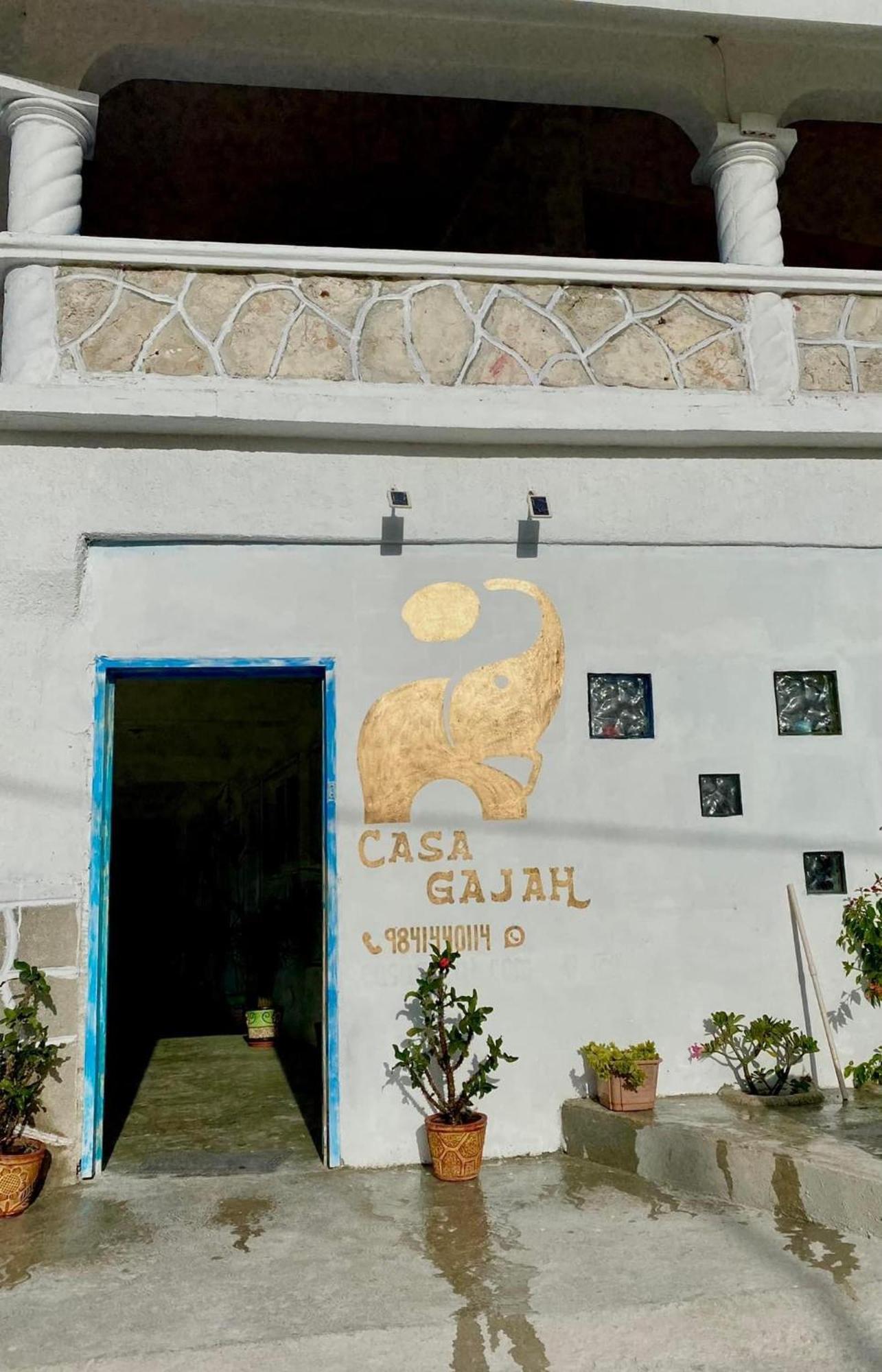 Casa Gajah Hotel Cuyo Bagian luar foto